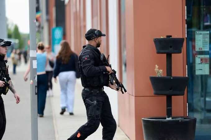 Armed police storm Manchester Met University building after ’misunderstanding’