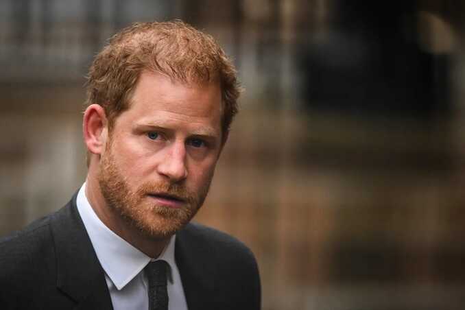 Harry loses bid to name Murdoch in hacking claim