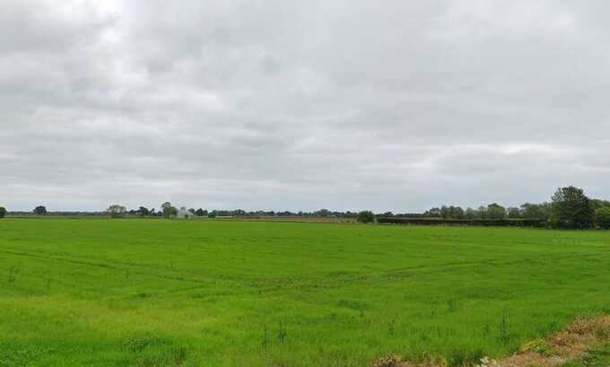 RAF aircraft crashes in a field in Lincolnshire