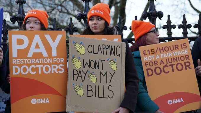 Junior doctors in England to begin a five-day strike next month