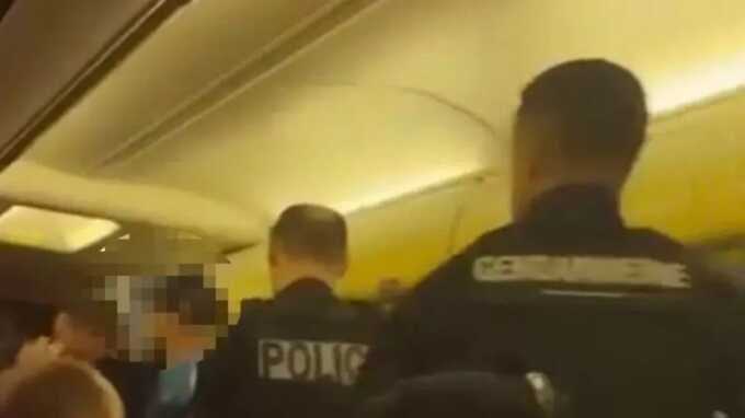 Mid-air chaos breaks out on Ryanair Manchester flight as passengers start fighting