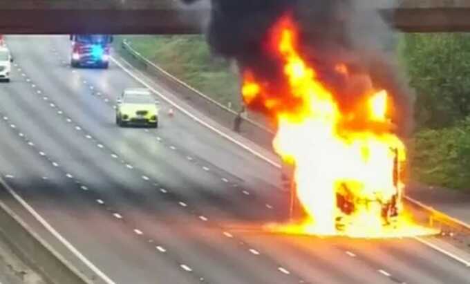 Flames on the M1: a head-on collision and fire paralyze the highway