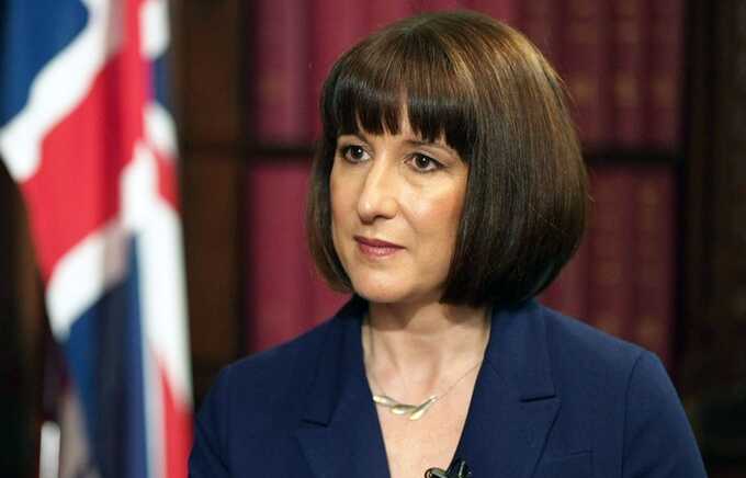 "Cookie scandal": British Chancellor under investigation over concert tickets