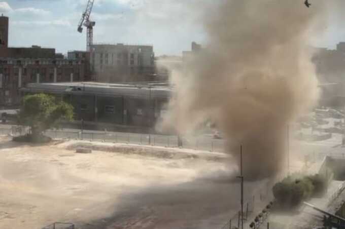 A ’dust devil’ rips through Manchester city centre(Image: Peter David McHugh)