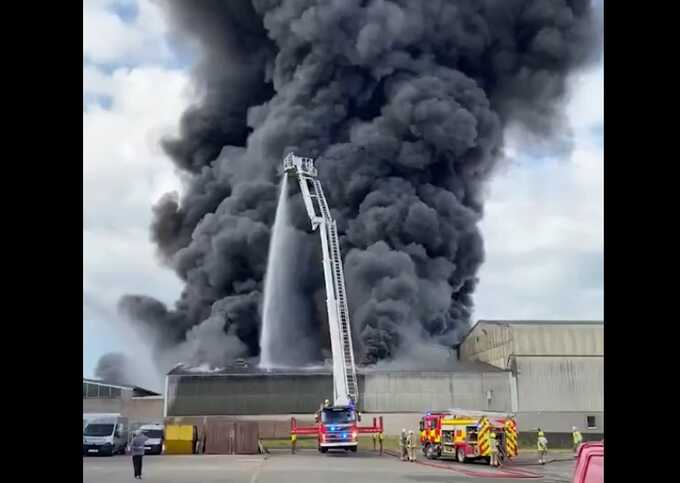 Massive blaze at Rushden recycling plant sends towering smoke plume across Northamptonshire