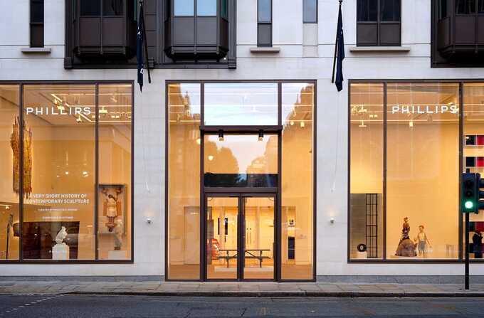 Attempted robbery at elite auction house Phillips in Mayfair, London