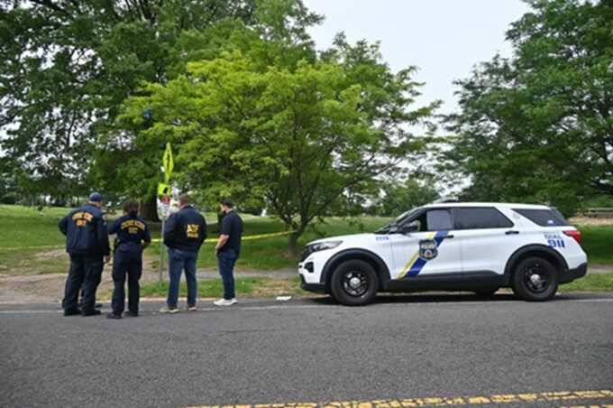 Three gunmen open fire on crowd in Philadelphia park: two dead, nine injured