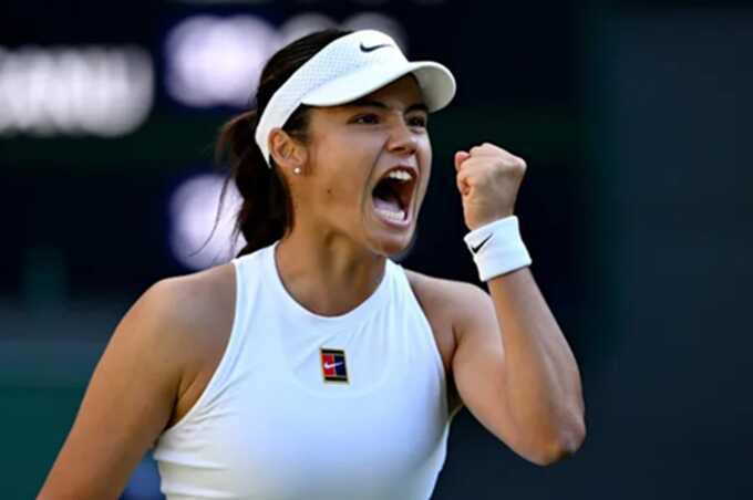 Emma Raducanu advances confidently to second round after defeating 17-year-old Mimi Xu