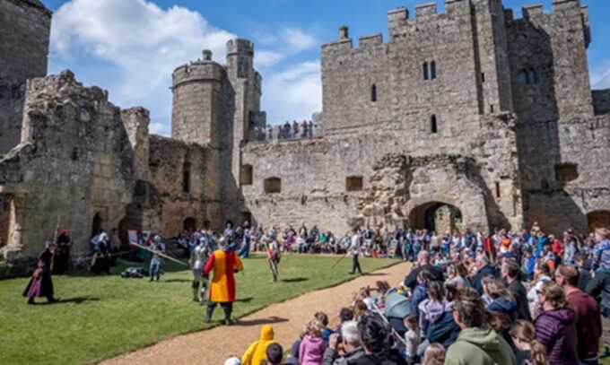 Bloody incident at medieval show: sword penetrates reenactor’s helmet visor