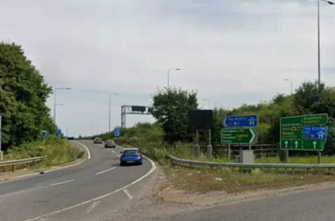Fatal crash on M1: 50-year-old man killed, several others hospitalised with serious injuries