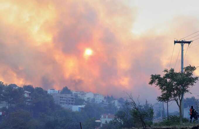 Homes burning in Athens suburb as residents of Kryoneri evacuated amid massive wildfire