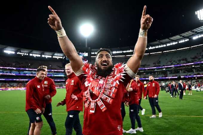 British & Irish Lions star welcomes fifth child born en route to hospital