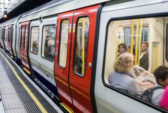 Major disruption on London Underground as points failure halts Circle line