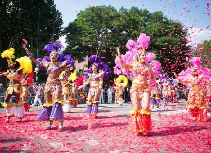 Met police make 100 arrests and seize weapons ahead of Notting Hill Carnival