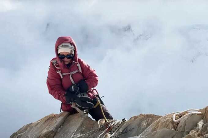 Final rescue attempt abandoned for woman stranded 22,000ft up Kyrgyz peak