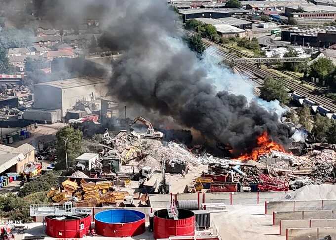 Massive fire at Leicester scrap yard sends smoke billowing across city
