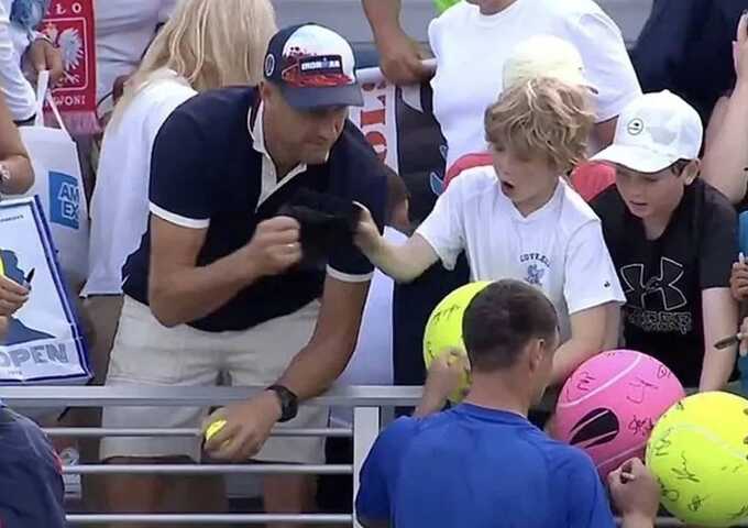 Young fan has Kamil Majchrzak’s cap ripped away at US Open