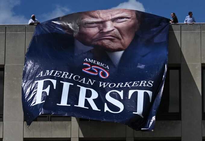 Trump reduces union rights: 500,000 federal workers lose protections