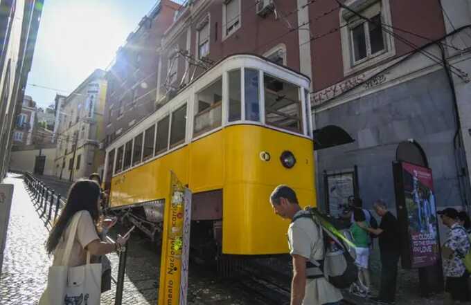 Lisbon’s iconic Gloria funicular derails, leaving one dead and dozens injured