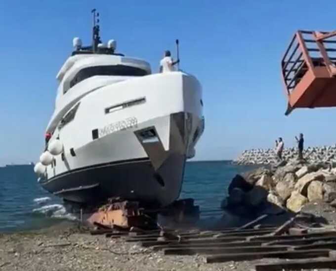 $1M luxury yacht sinks off Turkey just 15 minutes into maiden voyage