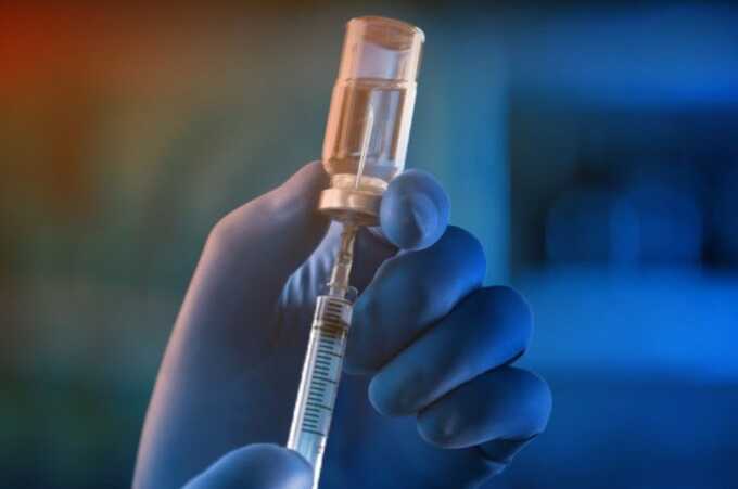 Hochul defies Trump administration, lets NY pharmacists give Covid shots to all
