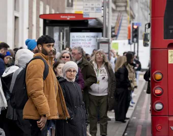 RMT walkout shuts down tube services, costs economy £230m