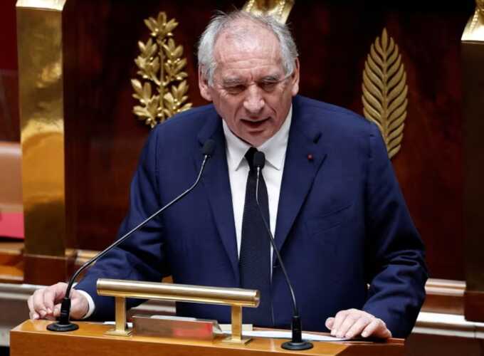 Entire French government dismissed following no-confidence vote