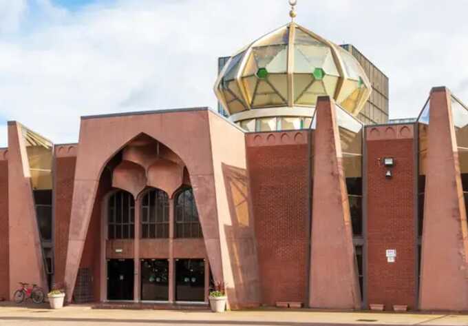 Glasgow’s largest mosque hires guards and launches 24/7 patrols