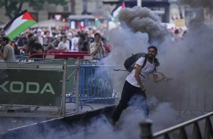 Cycling race in Madrid halted amid pro-Palestinian demonstrations