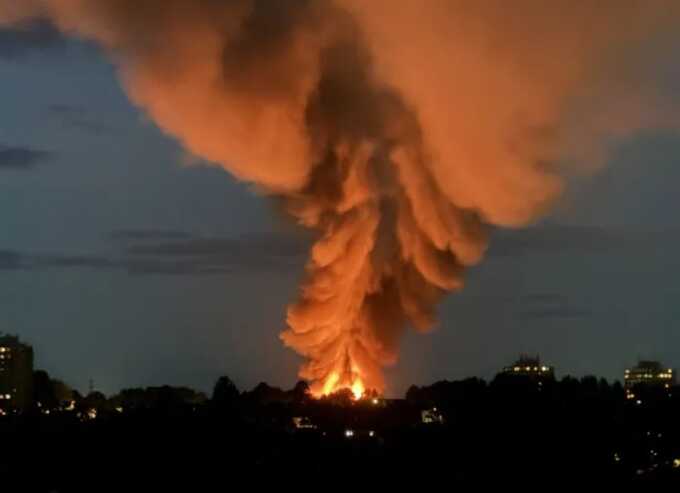 Massive fire erupts at Swindon industrial estate after explosion