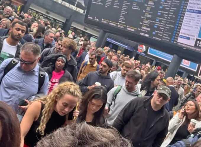 Hundreds of commuters evacuated after security alert at London Euston