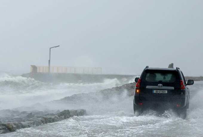 Amber warning in Scotland as high winds cause damage and flooding
