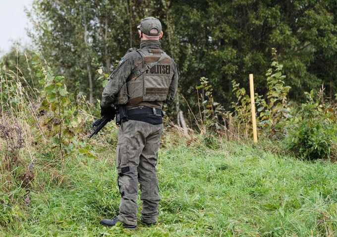 Estonia shuts border crossing due to Russian military presence
