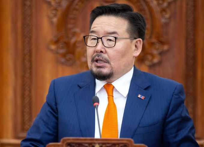 Mongolian Prime Minister Gombojav Zandanshatar resigns after losing no-confidence vote amid political turmoil