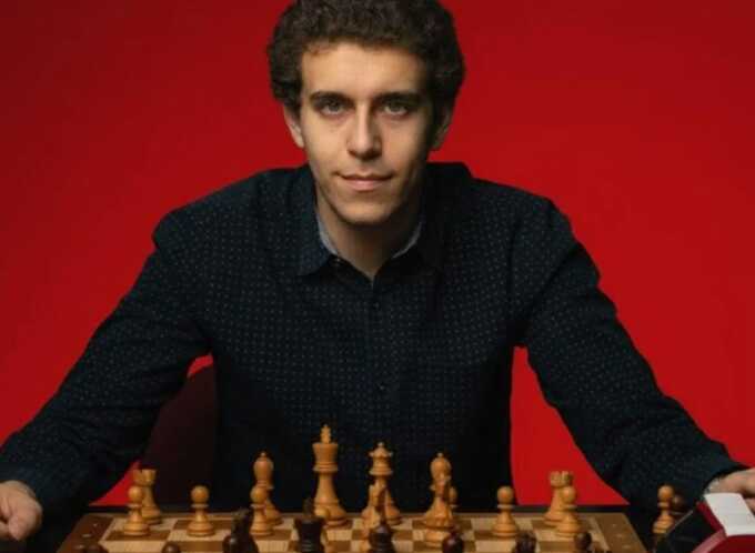 Chess grandmaster Daniel Naroditsky dies at 29