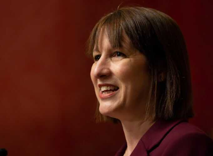 Rachel Reeves eyes £2bn levy on professionals as debt hits £2.9 trillion