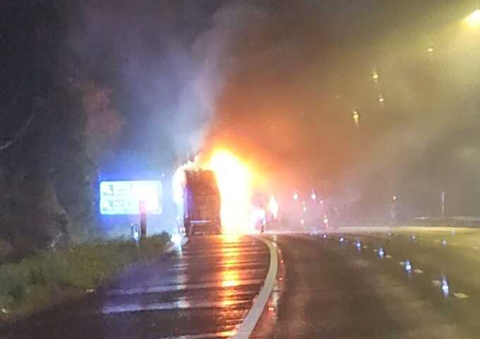 Major fire shuts A2 in Kent causing travel chaos