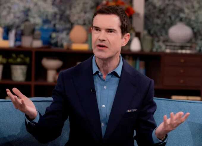 Renowned comedian shows support for ’brave’ Graham Linehan following arrest