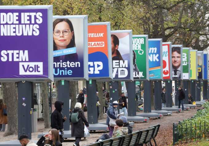 Fragmented Dutch politics makes coalition building inevitable once again