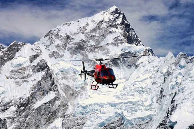 Private helicopter crashes near Everest base camp while on rescue mission