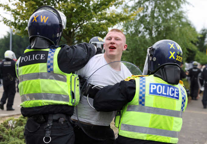 Four boys arrested after Bonfire Night chaos in Birmingham city centre