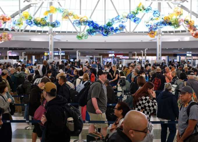 Government shutdown threatens massive disruption to thanksgiving air travel