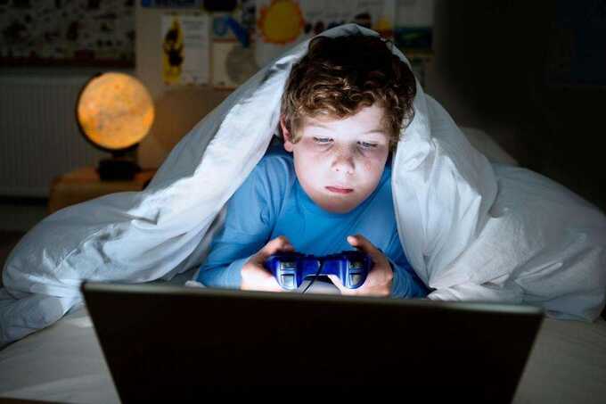 Europol chief says crime groups recruit kids through games and smartphones
