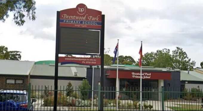 Melbourne Primary School locked down after knife attack on pupils and teacher