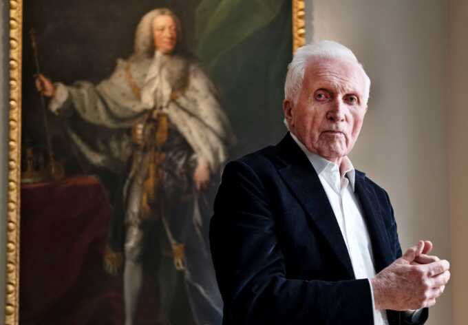 ‘Ultra-Rich’ Royals should pay more tax, says David Dimbleby