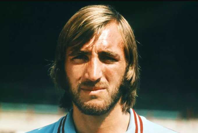 Family confirms death of beloved West Ham captain Billy Bonds