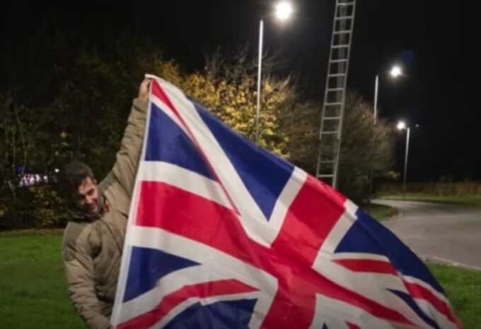 Tree surgeon loses council contract after erecting 300 Union flags on Cambridgeshire road