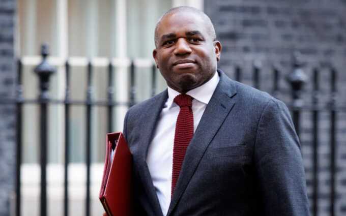 Lammy urges Farage to apologise for racist behaviour at school