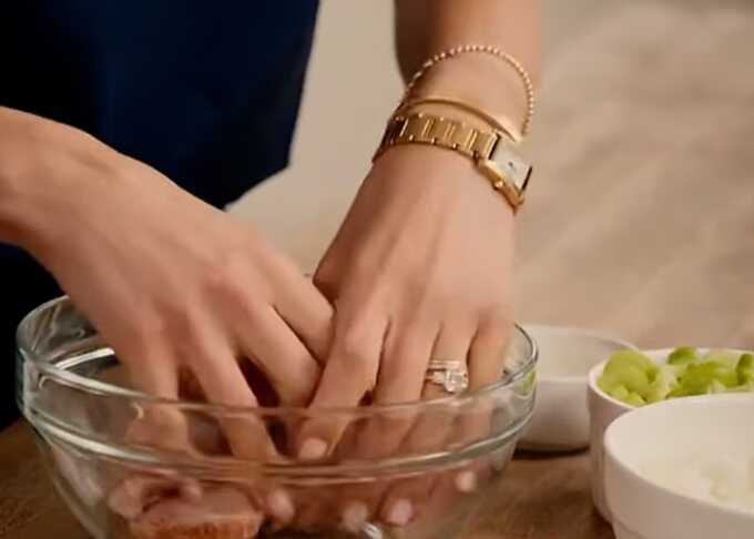 Meghan Markle showcases $460k in jewellery in new Netflix holiday special