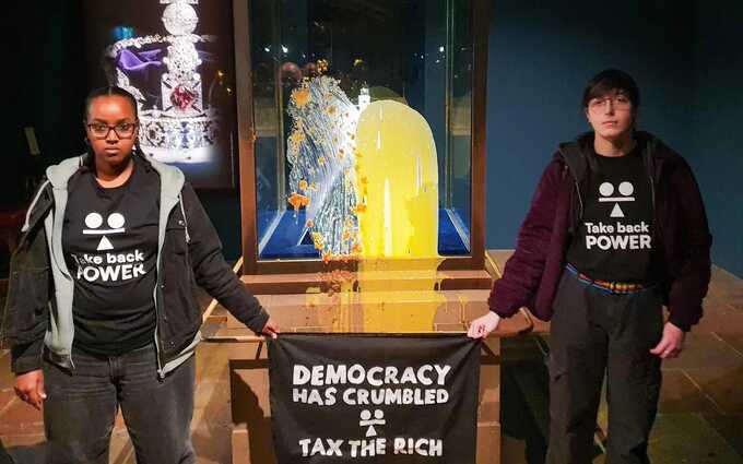 Activists throw food at state crown case in tower of London: four arrested